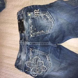 Miss Me Straight Size 27